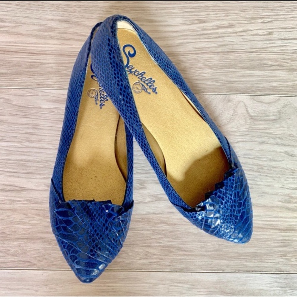 BOGO Seychelles Anthropologie royal blue snakeskin flats with pleated pointy toe